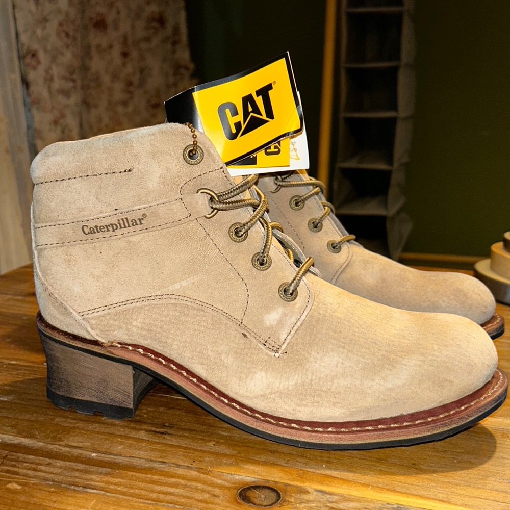 Brand new Caterpillar Boot Missy size 9